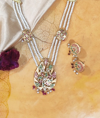 Aari Pear Chokar Set