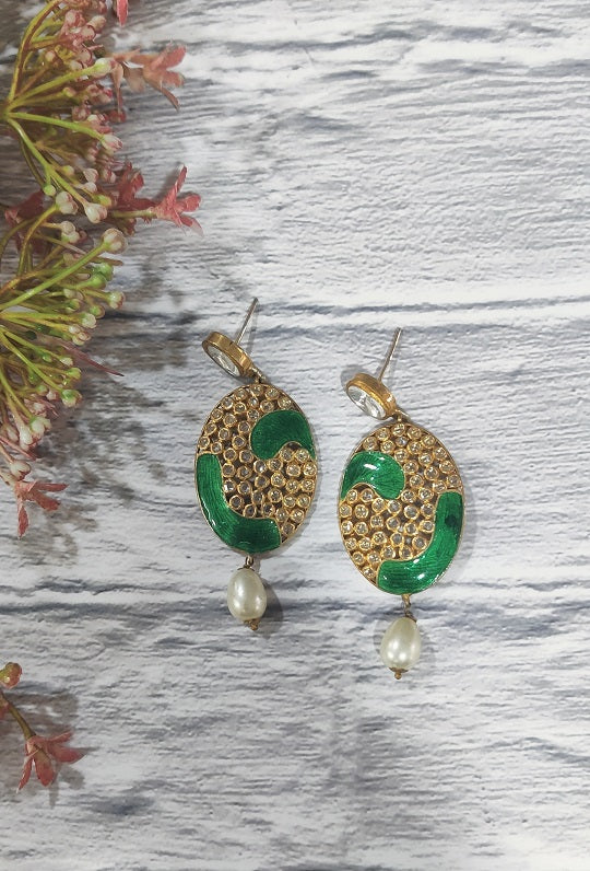 Phalguni Green Dangler
