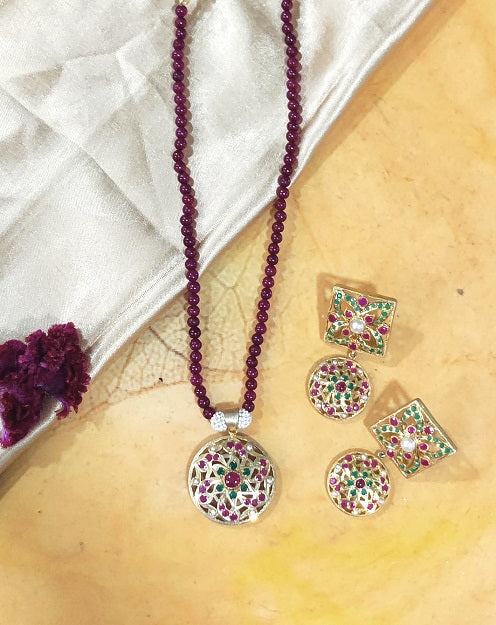 Aari Red Round Necklace Set