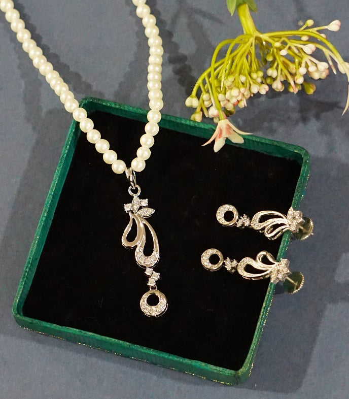 Classic Pendant Set