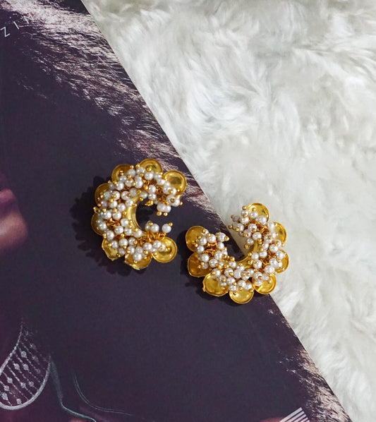 Pearl Heaven Crescent Stud