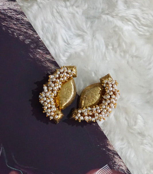 Pearl Heaven Crescent Stud