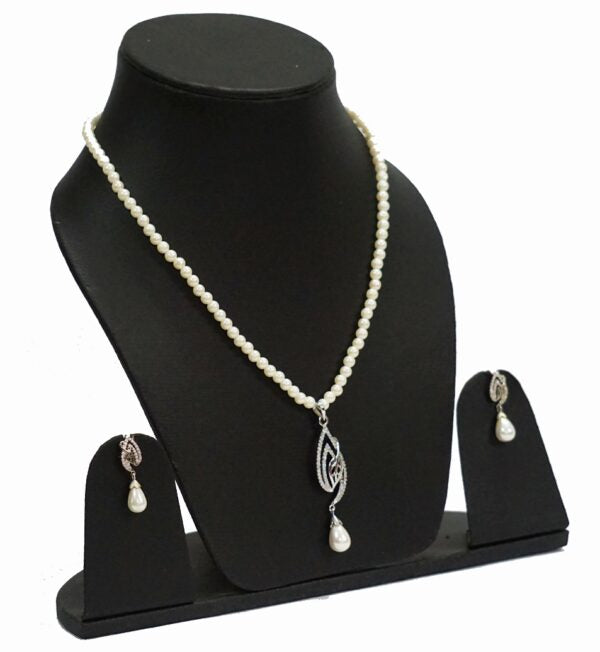 Leaf Affair Pendant Set
