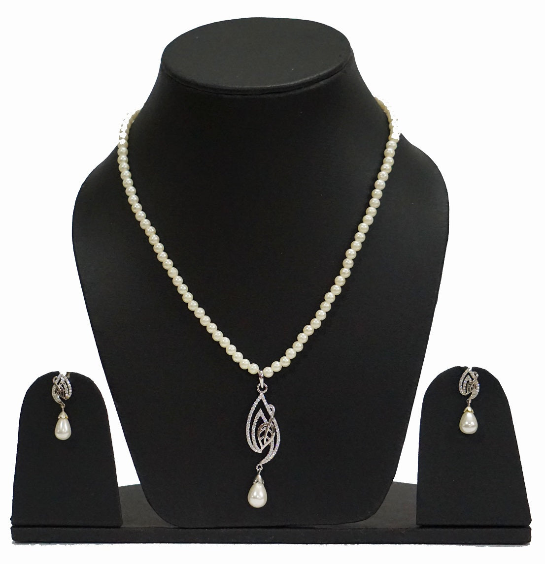 Leaf Affair Pendant Set