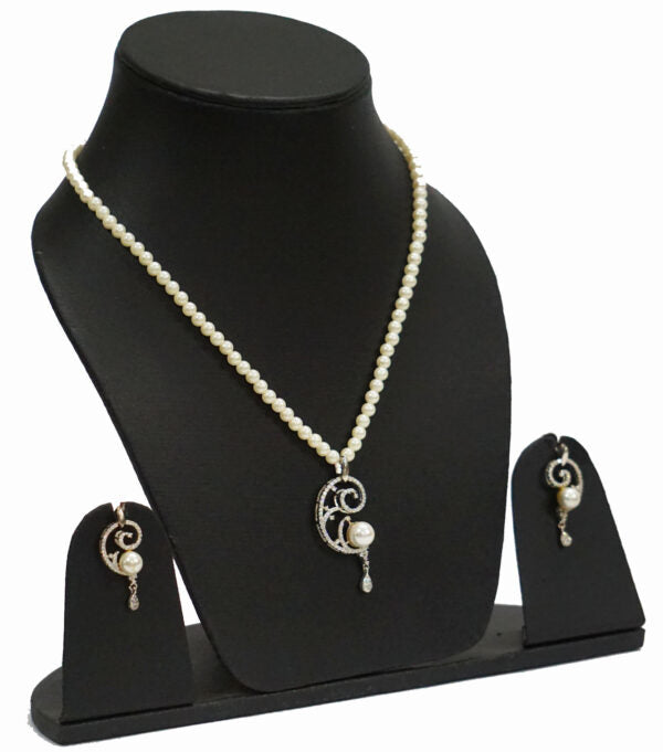 Classic Curves Pendant Set