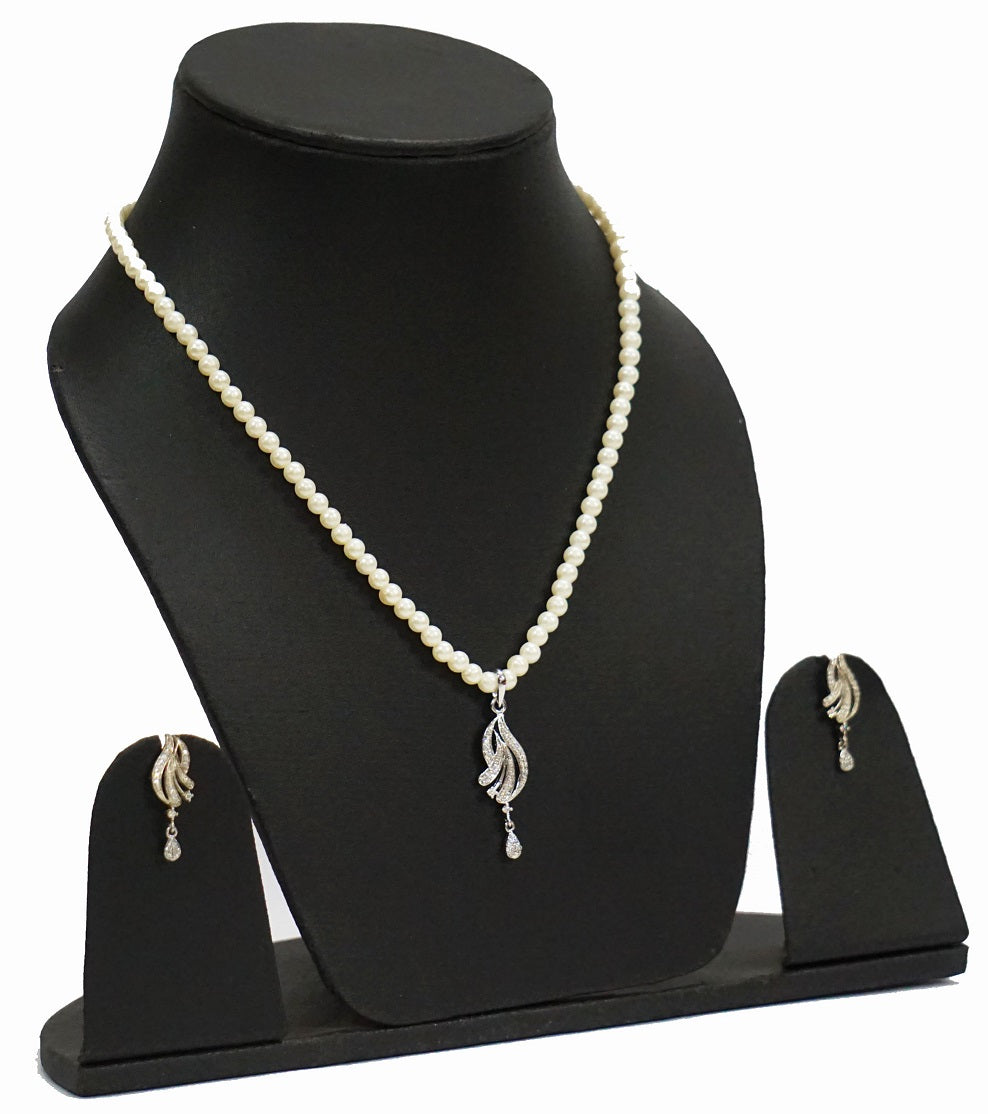 Diamond Motif Pendant Set