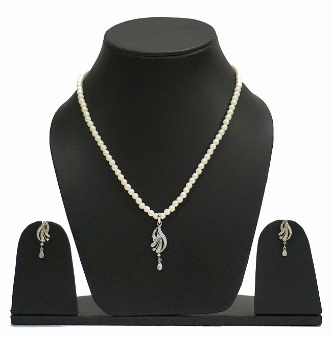 Diamond Motif Pendant Set