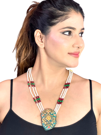 Raabta Chalcedony Necklace