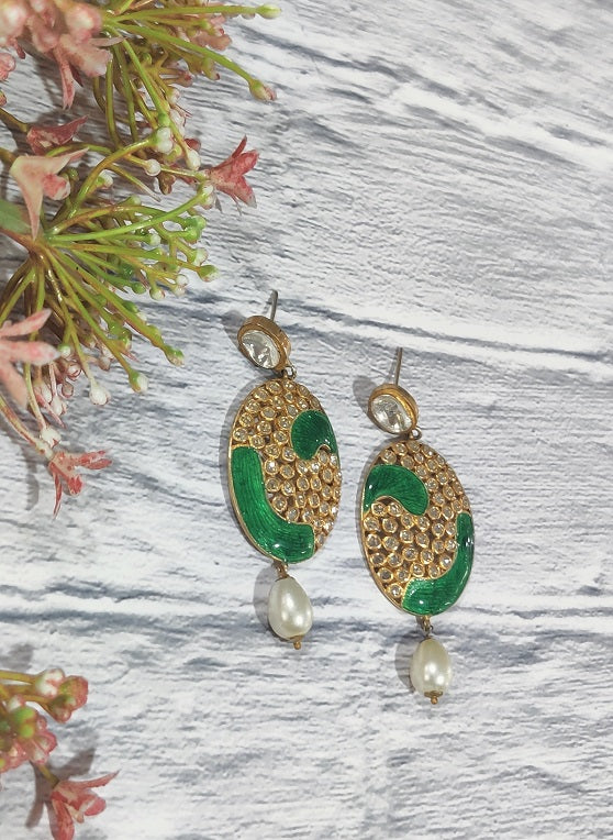Phalguni Green Dangler