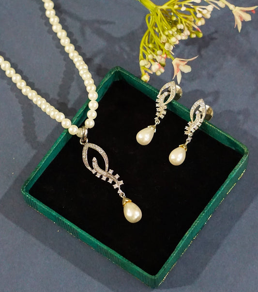 Leafy Pendant Set
