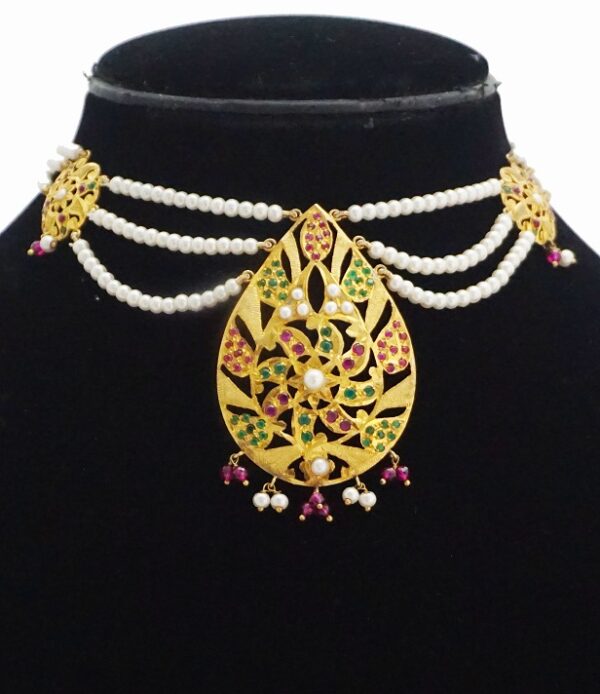 Aari Pear Chokar Set