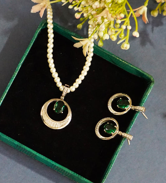 Round O Green Pendant Set