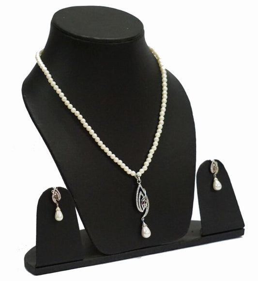Leaf Affair Pendant Set
