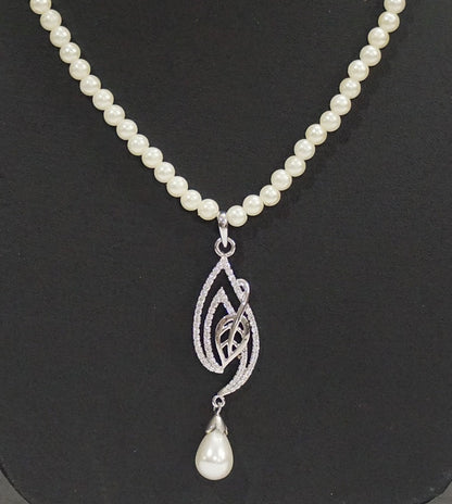 Leaf Affair Pendant Set