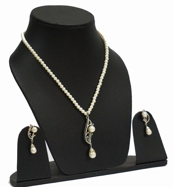 Flowy Stone Pendant Set