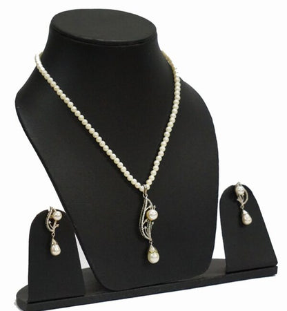 Flowy Stone Pendant Set