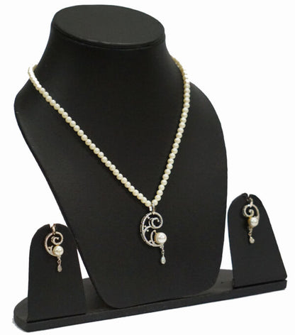 Classic Curves Pendant Set