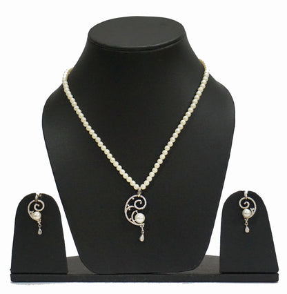 Classic Curves Pendant Set