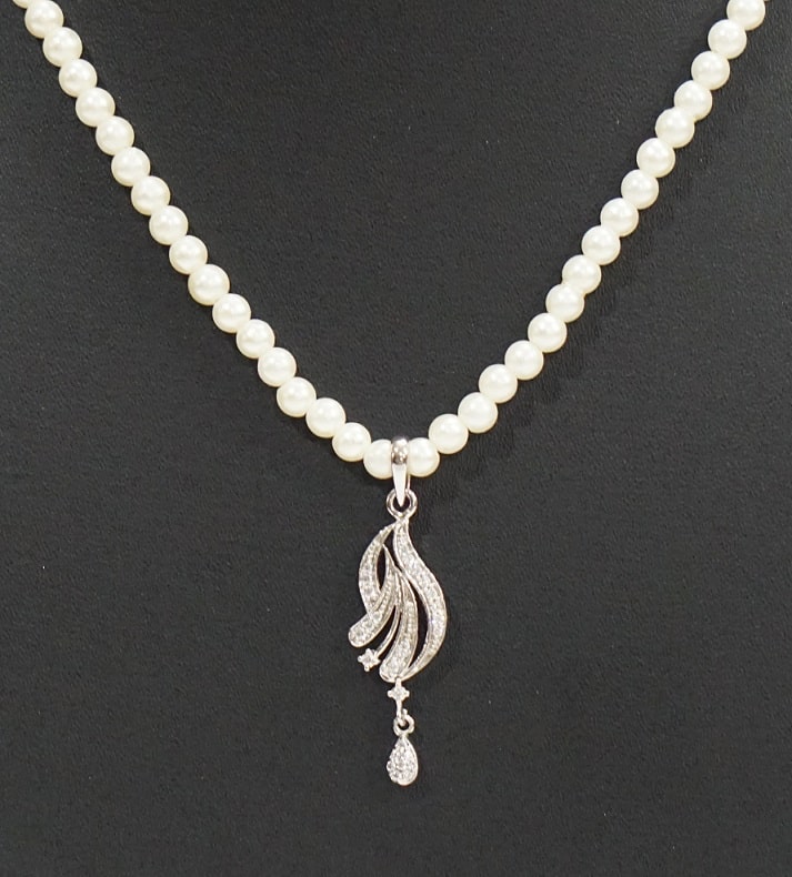 Diamond Motif Pendant Set
