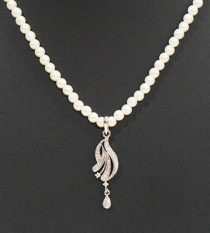Diamond Motif Pendant Set