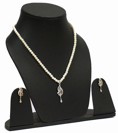 Diamond Motif Pendant Set