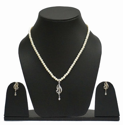 Diamond Motif Pendant Set