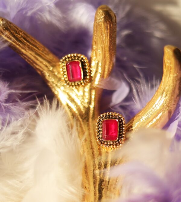 Red Stone Rava Stud