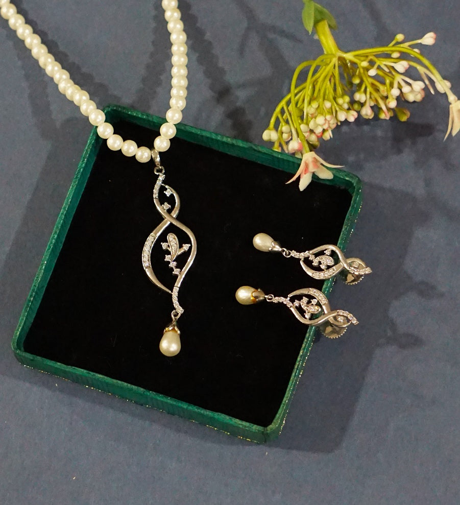Designer Pendant Set