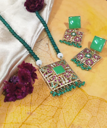 Aari Jade Square Set