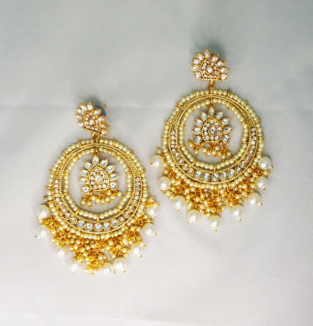 Alankar Pearl Bold Chandbali